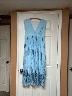 Light Blue Tie-Dye Pleated V-Neck Maxi Dress